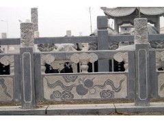 典雅庭院，藝術雕琢 異形欄板與裝飾擺件的空間美學